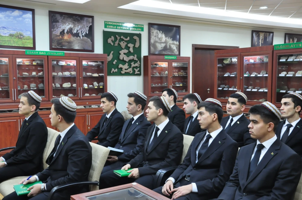 СОСТОЯЛАСЬ ВСТРЕЧА С ИЗВЕСТНЫМ УЧЁНЫМ А.БУШМАКИНЫМ