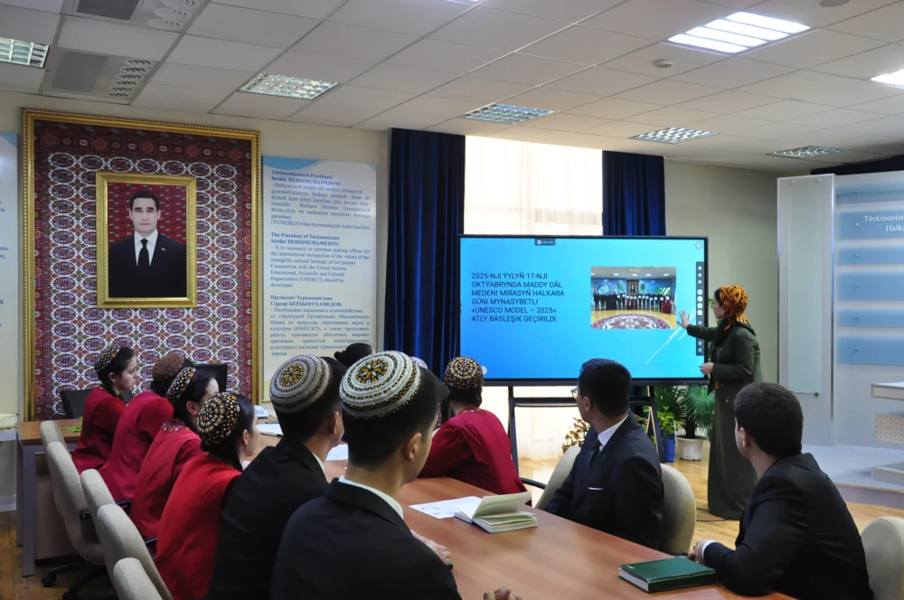 «PARAHATÇYLYK MEDENIÝETI» ATLY ÝUNESKO KLUBYNYŇ HASABAT ÝYGNAGY GEÇIRILDI