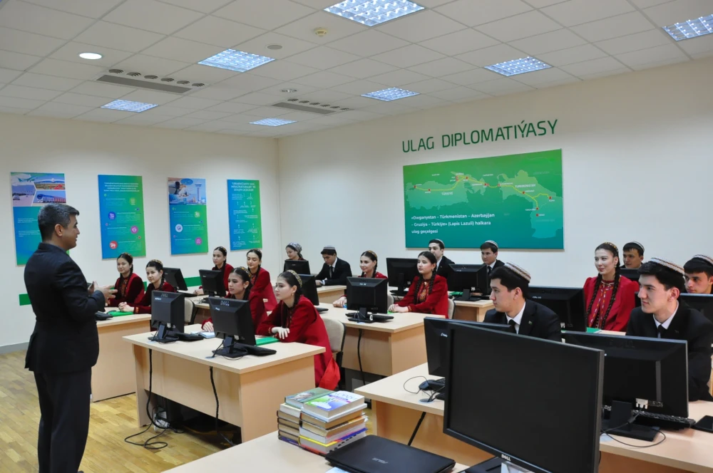 ULAG DIPLOMATIÝASY OKUW MERKEZINDE  OKUW SEMINARY GEÇIRILDI