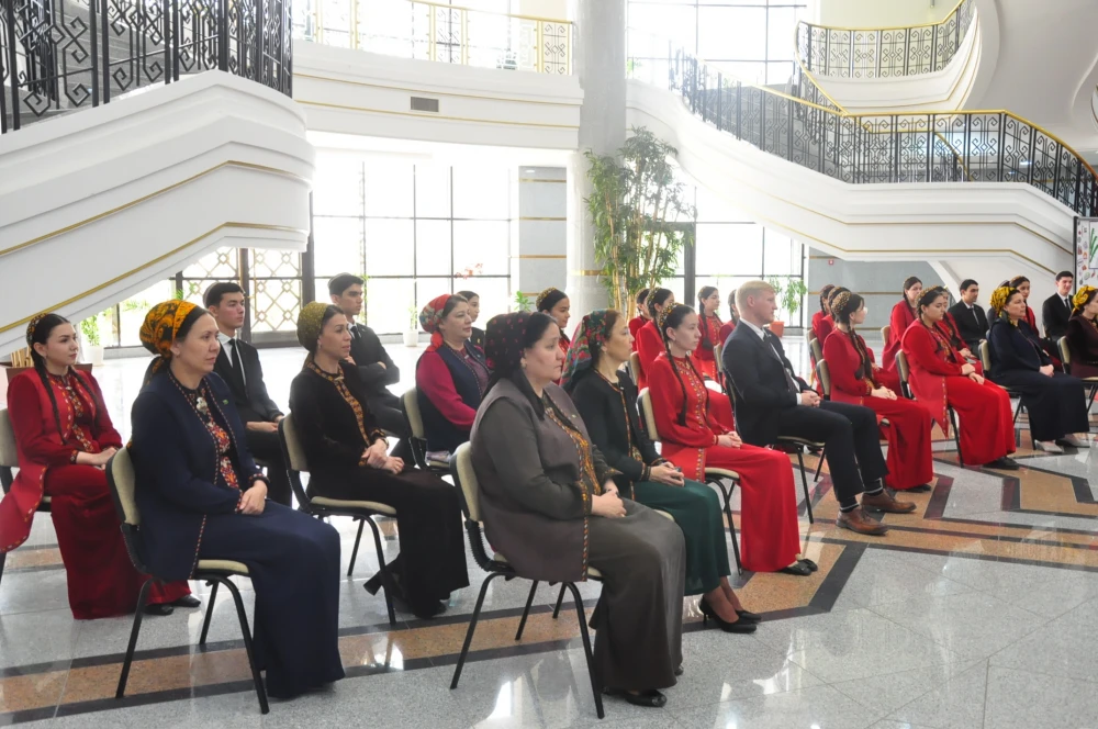 DIPLOMATIK SAZLAŞYK WE EDEBI MIRAS: “IŇLIS DILI GÜNI” DABARASY GEÇIRILDI