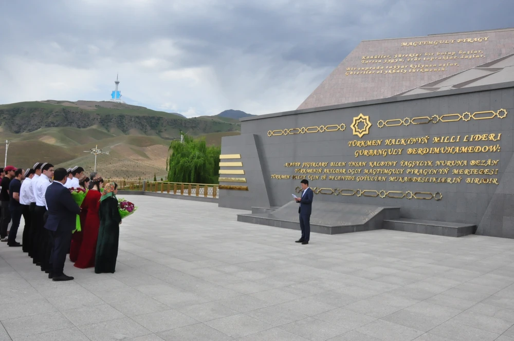 ETERNAL FRIENDSHIP BETWEEN NATIONS: FLOWER-LAYING CEREMONY HELD WITH CHINESE DELEGATION