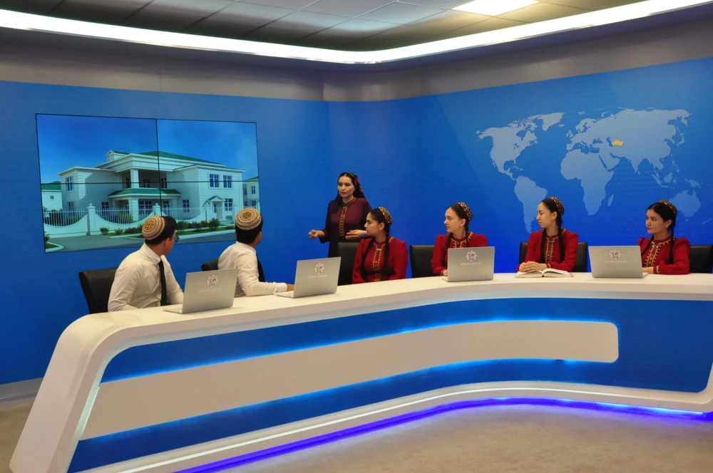 Žurnalistikada emeli aňyň ornuna bagyşlanan okuw sapagy geçirildi