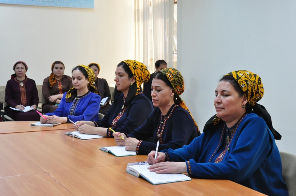 A TRAINING SESSION HAS BEEN HELD TO ADVANCE THE PROFESSIONAL QUALIFICATIONS OF THE FACULTY MEMBERS