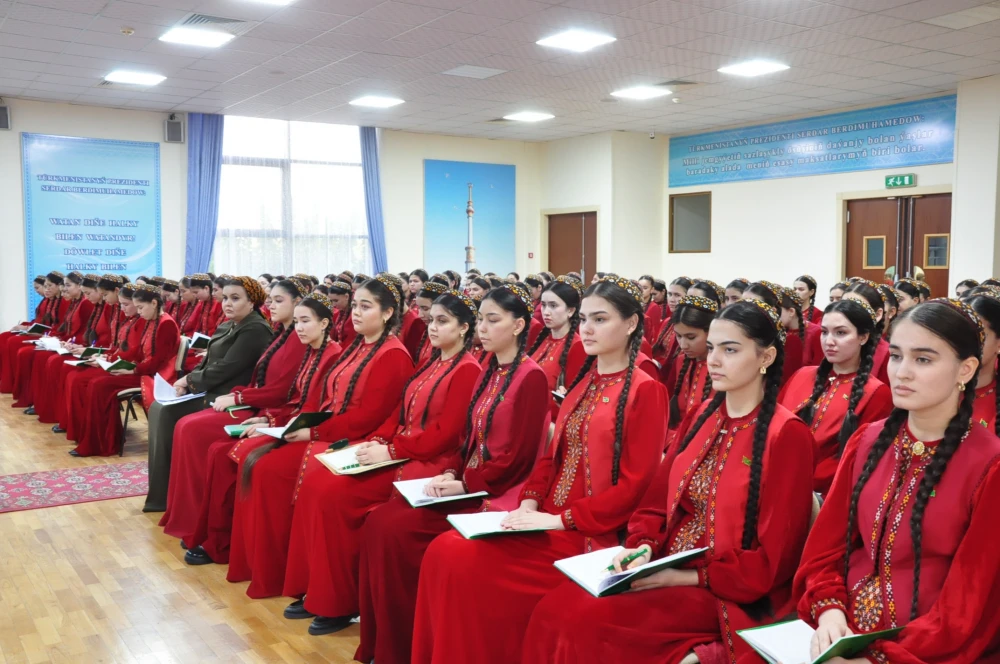 AN EDUCATIONAL AND ADVISORY EVENT FOR WOMEN AND GIRLS WAS HELD