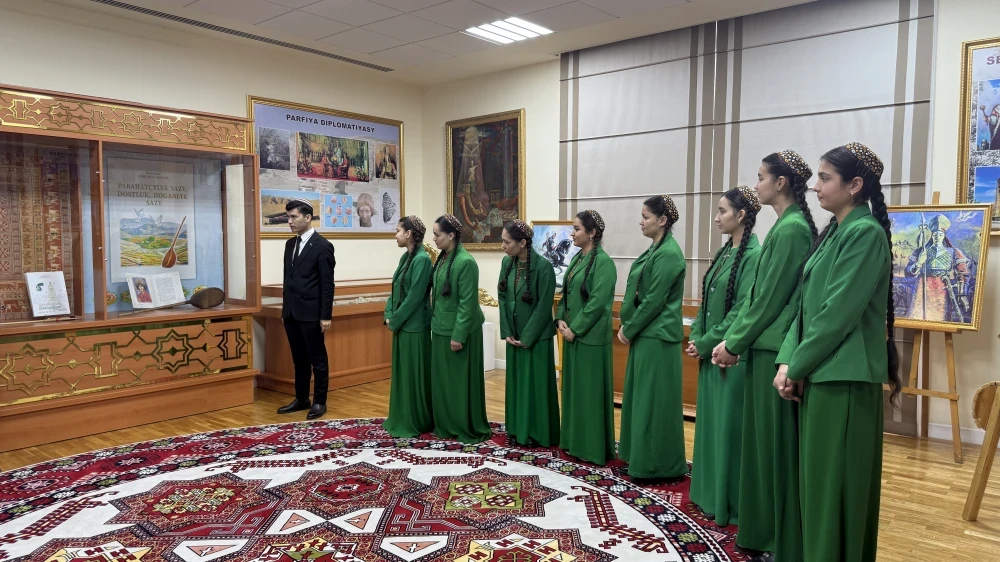 AN INTRODUCTORY MEETING AT THE NATIONAL MUSEUM OF TURKMEN DIPLOMACY surady