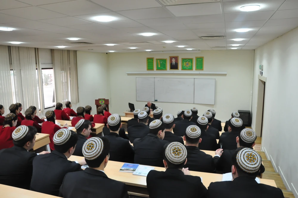 HALYPA DIPLOMAT BILEN OKUW SAPAGY GEÇIRILDI