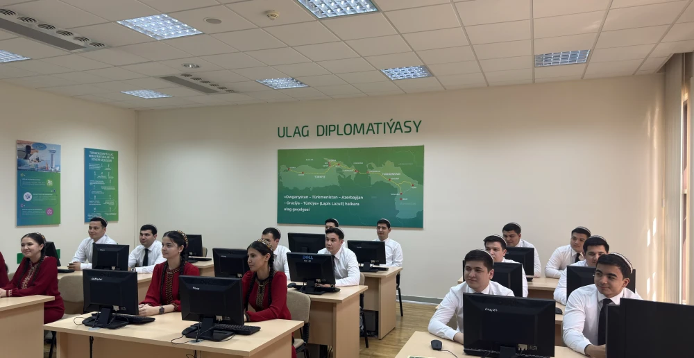 «MERKEZI AZIÝA + AMERIKANYŇ BIRLEŞEN ŞTATLARY FORMATYNDAKY SAMMITINIŇ YKDYSADY ÄHMIÝETI» ATLY OKUW SEMINARY GEÇIRILDI