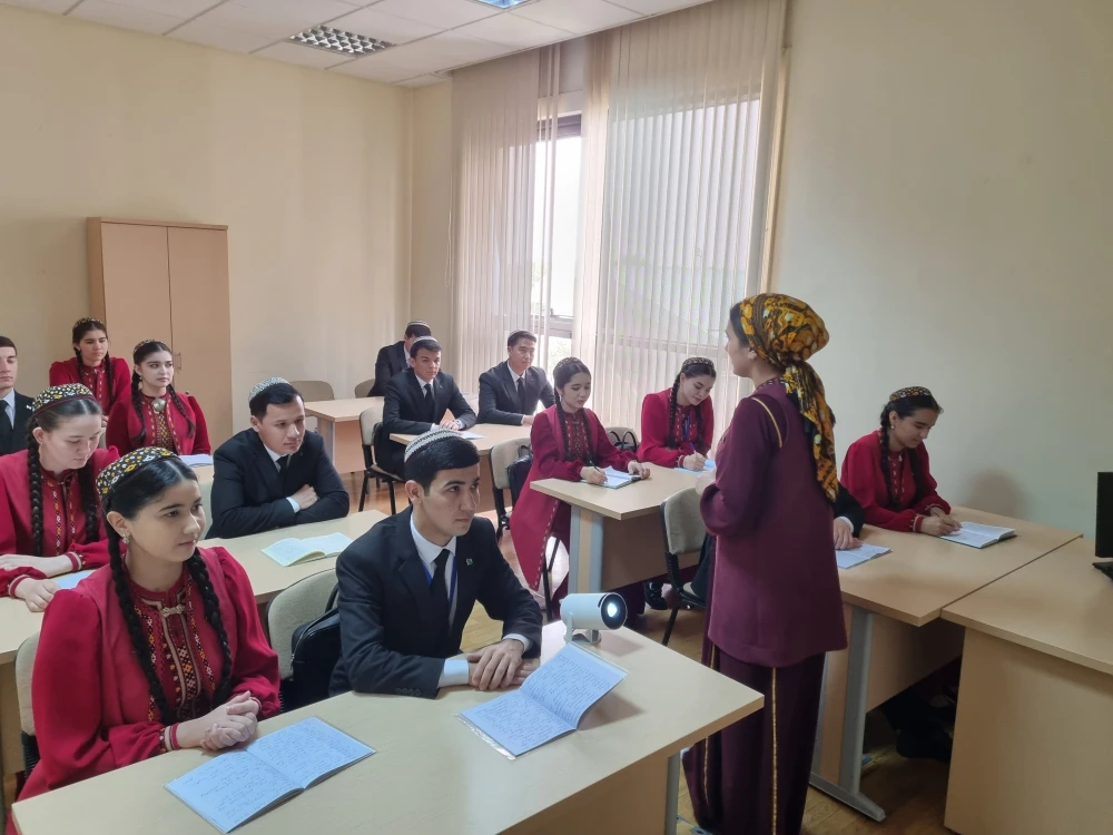 ПРОВЕДЕНО УЧЕБНОЕ ЗАНЯТИЕ НА ТЕМУ «ПОЛИТИЧЕСКИЕ И ЭКОНОМИЧЕСКИЕ АСПЕКТЫ ЭНЕРГЕТИЧЕСКОЙ ДИПЛОМАТИИ» surady