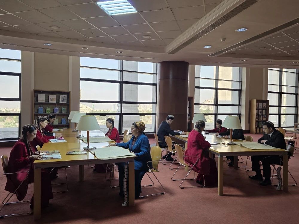Students Visited the State Library surady