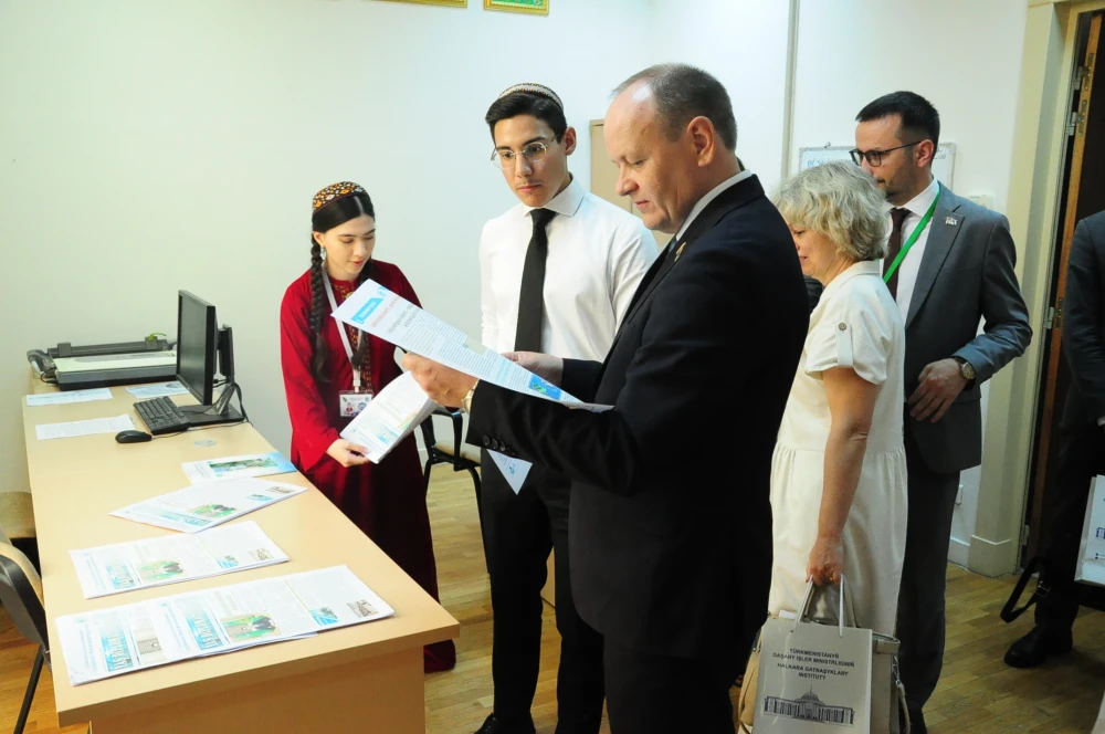TÜRKMEN-BELARUS HYZMATDAŞLYGYNA BAGYŞLANAN OKUW SAPAGY