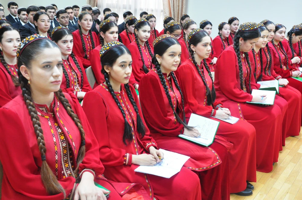 EMELI AŇ TÜRKMENISTANYŇ BILIM ULGAMYNDA ATLY SEMINAR GEÇIRILDI