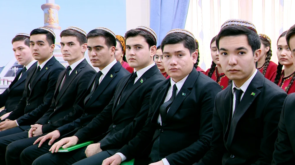 Media topar bilen maslahat geçirildi surady