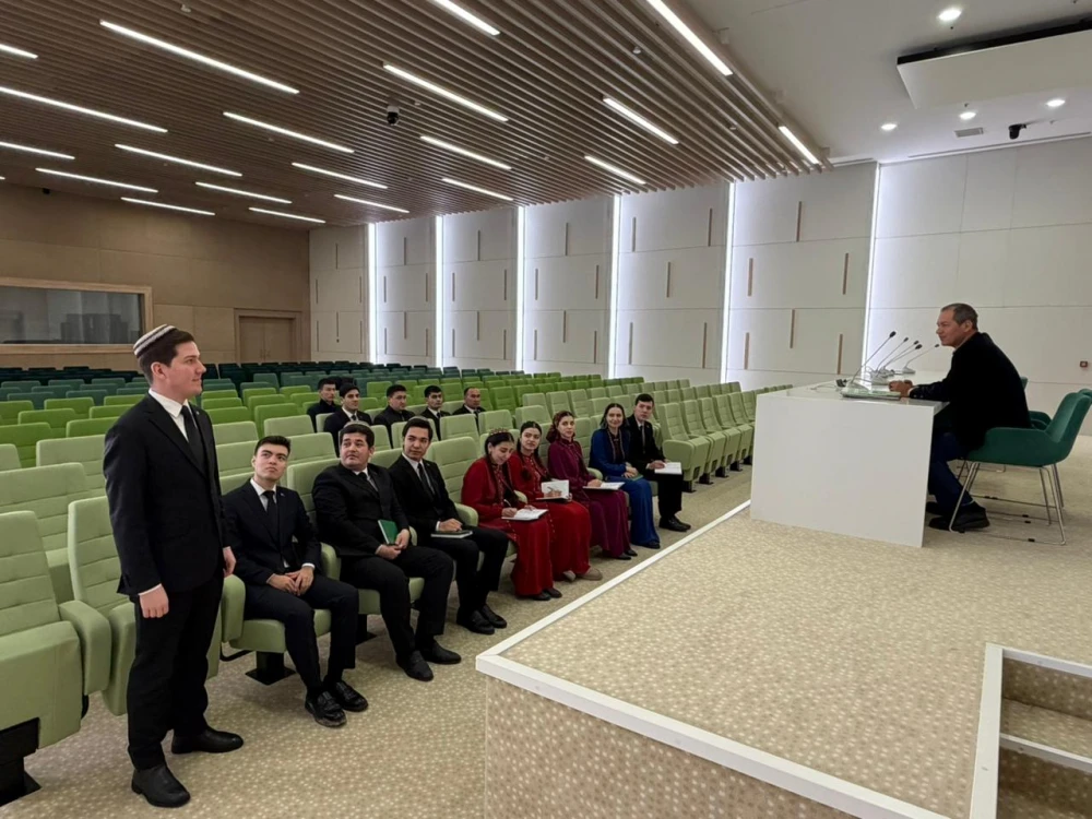 A TRAINING SESSION ON COMMENTARY MASTERY WAS HELD FOR YOUNG REPORTERS