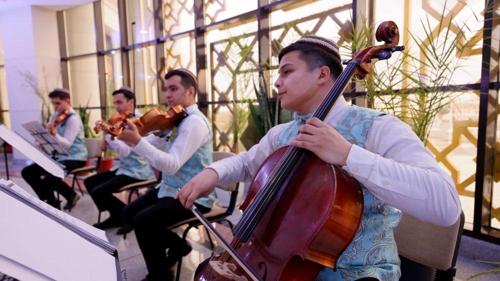 TÜRKMENISTANYŇ DIPLOMATIK IŞGÄRLERINIŇ GÜNI MYNASYBETLI MASLAHAT WE BAÝRAMÇYLYK KONSERTI GEÇIRILDI