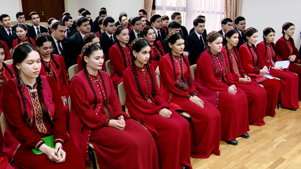 СТУДЕНТЫ НАЦИОНАЛЬНОЙ ШКОЛЫ ТУРКМЕНСКОЙ ДИПЛОМАТИИ ПРИНЯЛИ УЧАСТИЕ В ОТБОРОЧНЫХ ТУРАХ КОНКУРСА «ФРАНКОФОНИЯ-2026»