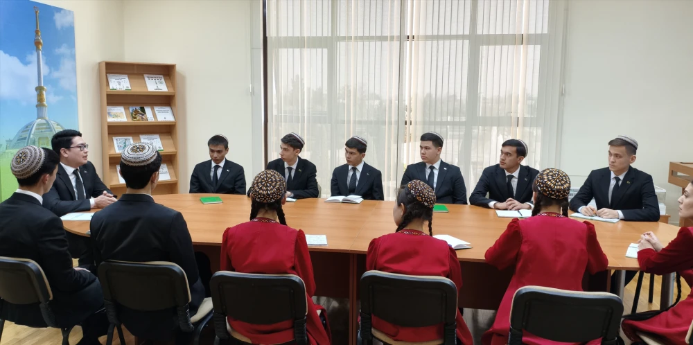 PARAHATÇYLYK WE YNANYŞMAK SYÝASATYNA BAGYŞLANAN OKUW SAPAGY GEÇIRILDI