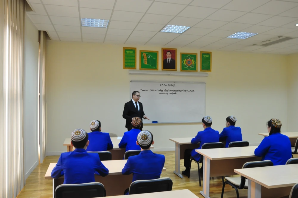 TÜRKMEN DIPLOMATIÝASYNYŇ MÖHÜM UGURLARY BOÝUNÇA OKUW SAPAGY GEÇIRILDI