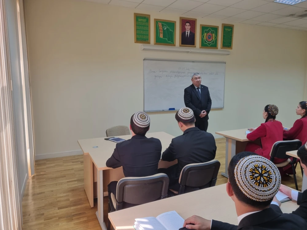 “Energetika diplomatiýasynyň geosyýasy bähbitleri, nebit we gazyň dünýä ykdysadyýetindäki orny” atly okuw sapagy geçirildi