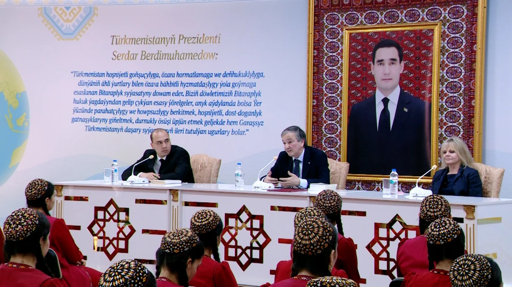 РАЗВИВАЯ ДИАЛОГ С ЛАТИНСКОЙ АМЕРИКОЙ: ВСТРЕЧА С ПОСЛОМ АРГЕНТИНСКОЙ РЕСПУБЛИКИ