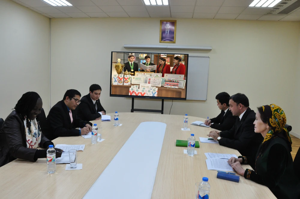 A MEETING DEDICATED TO IMPROVING THE TEACHING OF  THE ENGLISH LANGUAGE