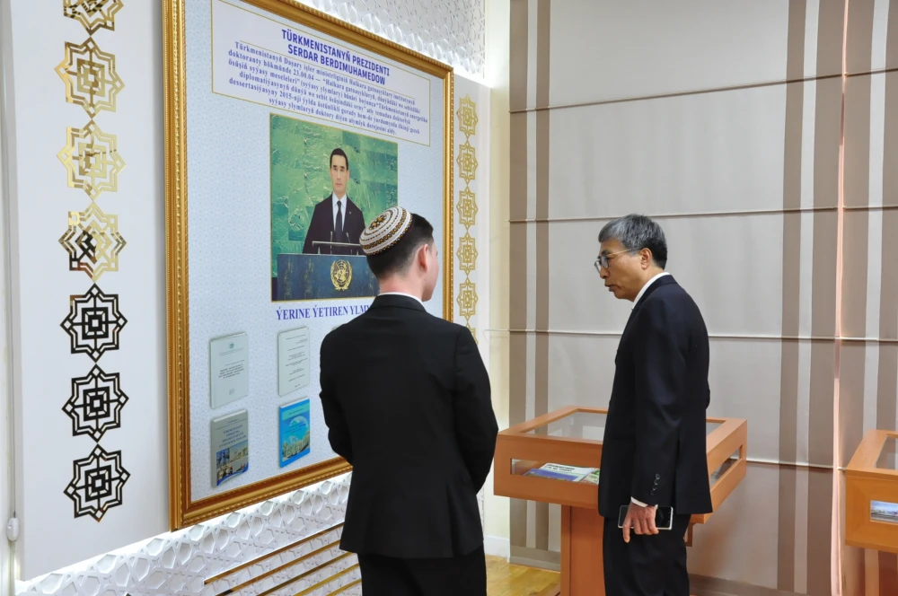 LANÇŽOU UNIWERSITETINIŇ WEKILLERINIŇ ÝURDUMYZA SAPARY BAŞLANDY