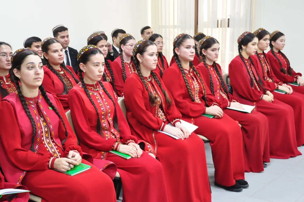 ÝEWROPA BILELEŞIGINIŇ TÜRKMENISTANDAKY ILÇISINIŇ OKUW SAPAGY