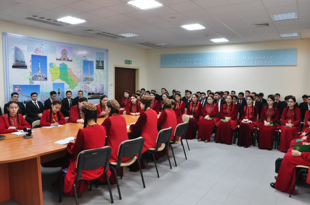 HALYPA DIPLOMATYŇ GATNAŞMAGYNDA AÇYK SAPAGY GEÇIRILDI