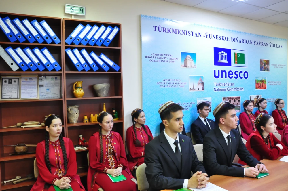 «PARAHATÇYLYK MEDENIÝETI» ATLY ÝUNESKO KLUBYNYŇ HASABAT ÝYGNAGY GEÇIRILDI