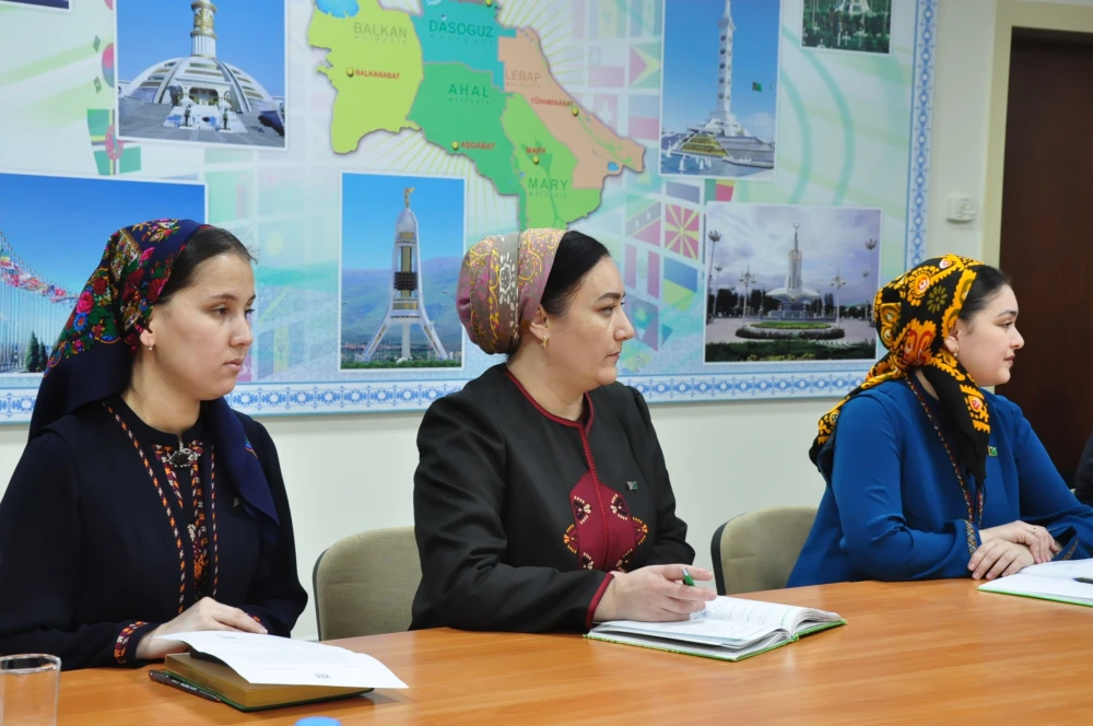 OKSFORD INSTITUTYNYŇ WEKILI BILEN GEÇIRILEN OKUW SAPAGY