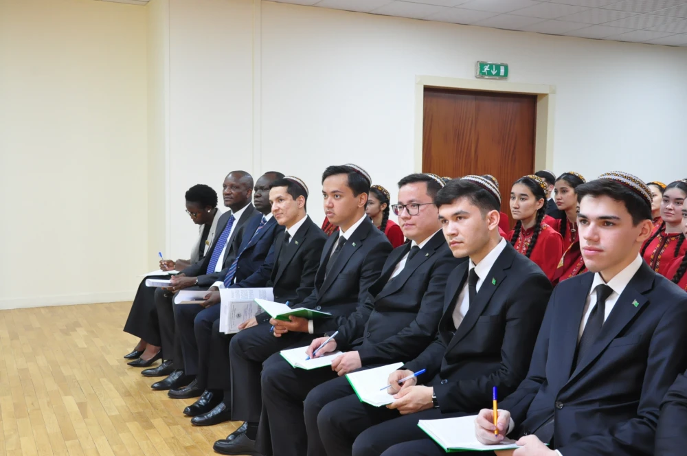 UGANDA RESPUBLIKASYNYŇ WEKILLERI BILEN GEÇIRILEN OKUW SAPAGY