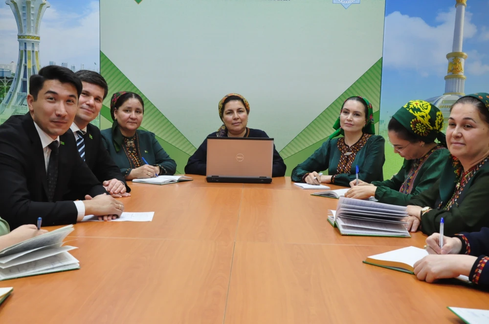 ONLAÝN OKUW-USULY MASLAHAT GEÇIRILDI