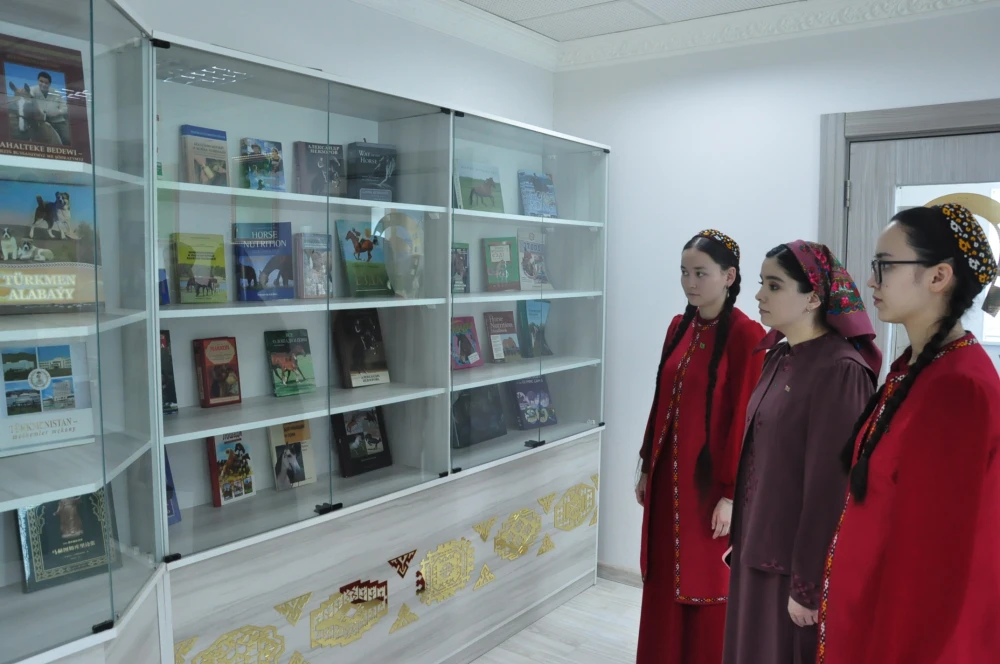 “Türkmen atlary” döwlet birleşigine gezelenç