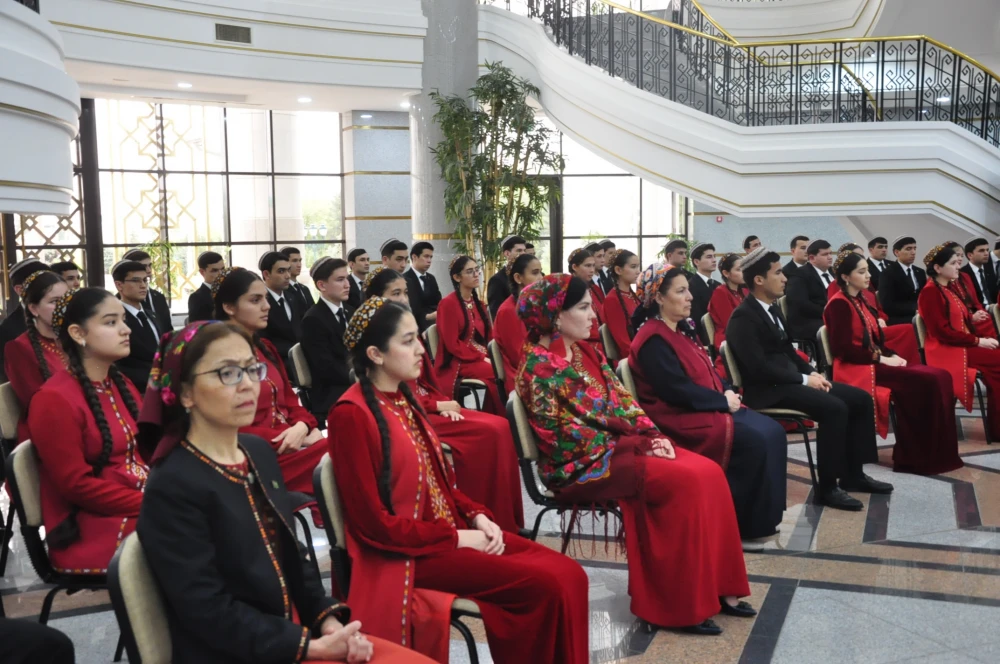 ОКЕАН МУДРОСТИ И КРАСОТЫ: В ИНСТИТУТЕ ОТМЕТИЛИ ДЕНЬ АРАБСКОГО ЯЗЫКА