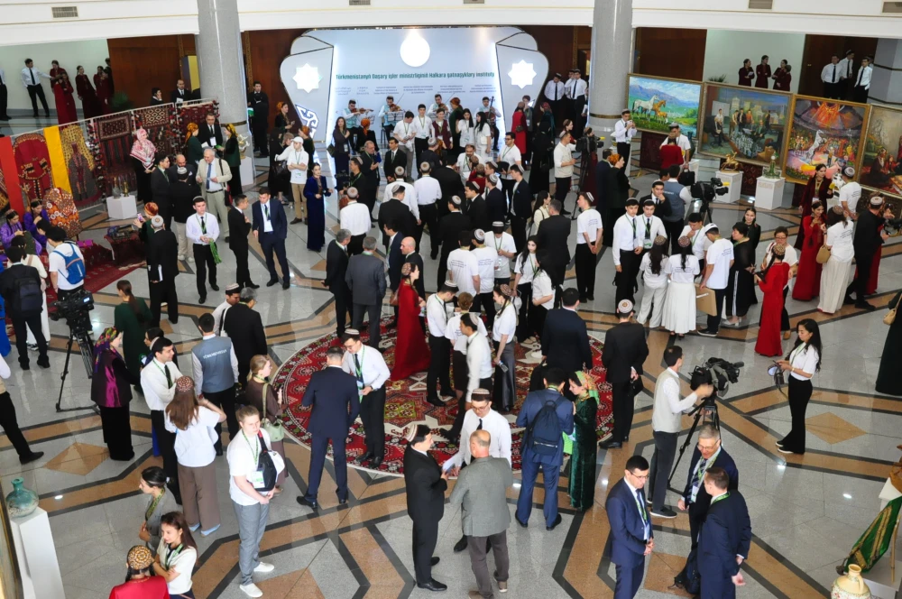 “Halkara gatnaşyklary: parahatçylyk dialogynyň medeniýeti” atly III halkara bäsleşigine badalga berildi