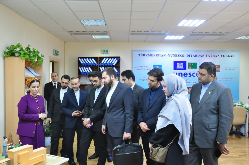 EÝRANLY ÝAŞ DIPLOMATLAR ÜÇIN GEÇIRILEN TANYŞLYK SAPARY