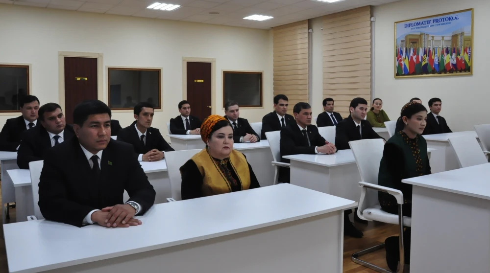 ЗАВЕРШЕНЫ ФАКУЛЬТАТИВНЫЕ СЕМИНАРЫ В УЧЕБНОМ ЦЕНТРЕ ПО ПРИОРИТЕТНЫМ НАПРАВЛЕНИЯМ ДИПЛОМАТИИ ТУРКМЕНИСТАНА