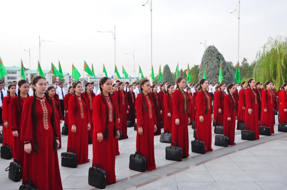 BILIMLER WE TALYP ÝAŞLAR GÜNI MYNASYBETLI DABARALY ÇÄRE GEÇIRILDI