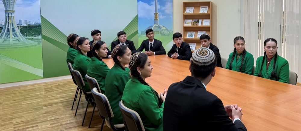 СВЯЗЬ ВРЕМЕН: НАУЧНЫЙ КРУЖОК «ЮНЫЕ ДИПЛОМАТЫ» ПРОВЕЛ СЕМИНАР ДЛЯ ШКОЛЬНИКОВ