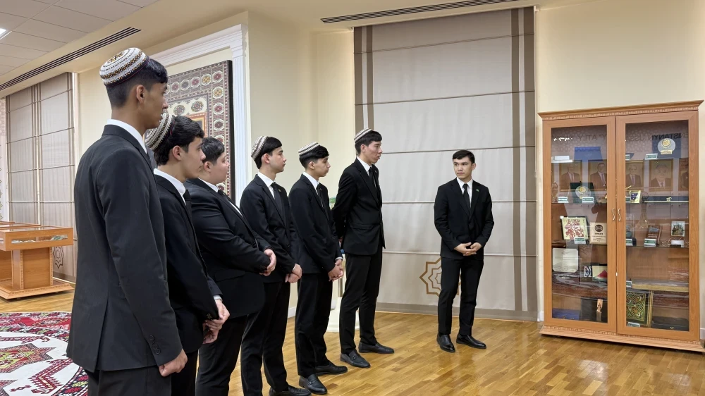 TÜRKMEN DIPLOMATIÝASYNYŇ MILLI MUZEÝINDE TANYŞLYK DUŞUŞYGY