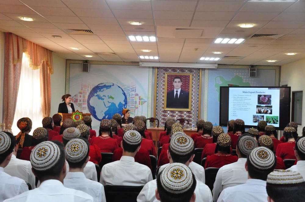 Lecture by the first Ambassador of the Republic of Nicaragua to Turkmenistan