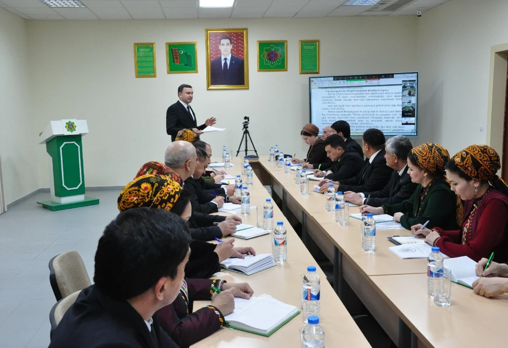 Şanly senelere degişli okuw sapaklaryny guramak bilen bagly okuw-usuly seminar geçirildi