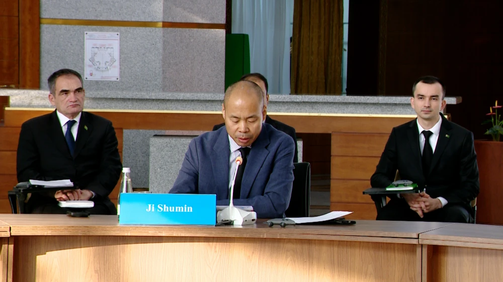 LANÇŽOU UNIWERSITETINIŇ WEKILLERI BILEN GEÇIRILEN “TEGELEK STOL” DUŞUŞYGY