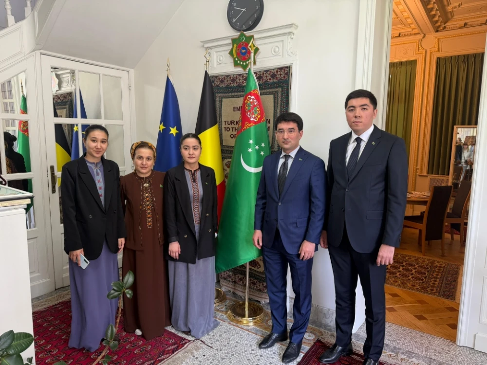 ТЕОРИЯ И ПРАКТИКА ДИПЛОМАТИИ: ДЕЛЕГАЦИЯ ИНСТИТУТА ПОСЕТИЛА ПОСОЛЬСТВО В БЕЛЬГИИ