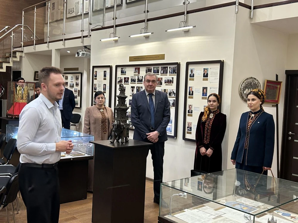 Bilim ulgamyndaky türkmen-rus hyzmatdaşlygy