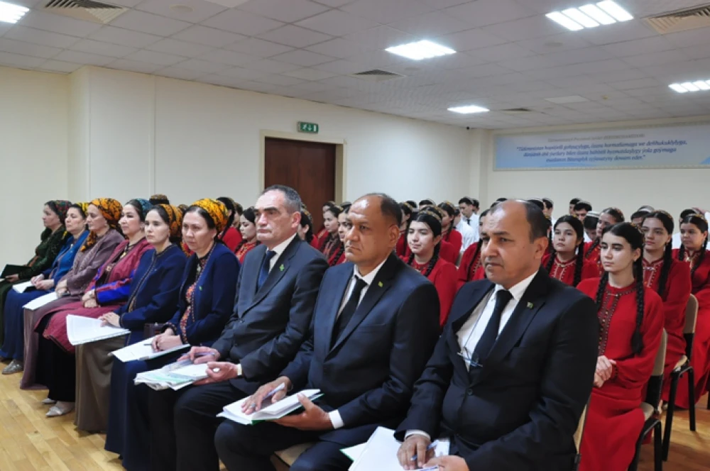 Milli mirasa we ylma wepadarlyk: Halkara gatnaşyklary institutynda ylmy-döredijilik maslahaty geçirildi