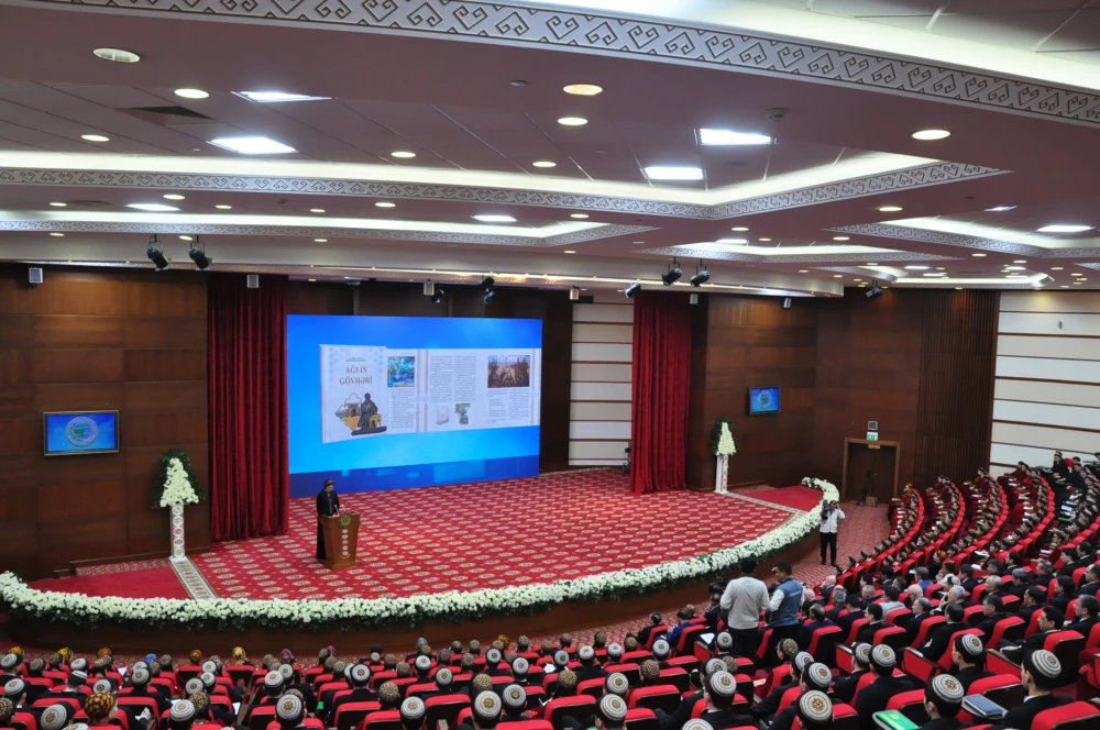 A CEREMONIAL MEETING WAS HELD ON THE OCCASION OF THE TRANSLATION OF THE BOOK “JEWEL OF THE MIND” BY THE HERO ARKADAG INTO THE AZERBAIJANI LANGUAGE