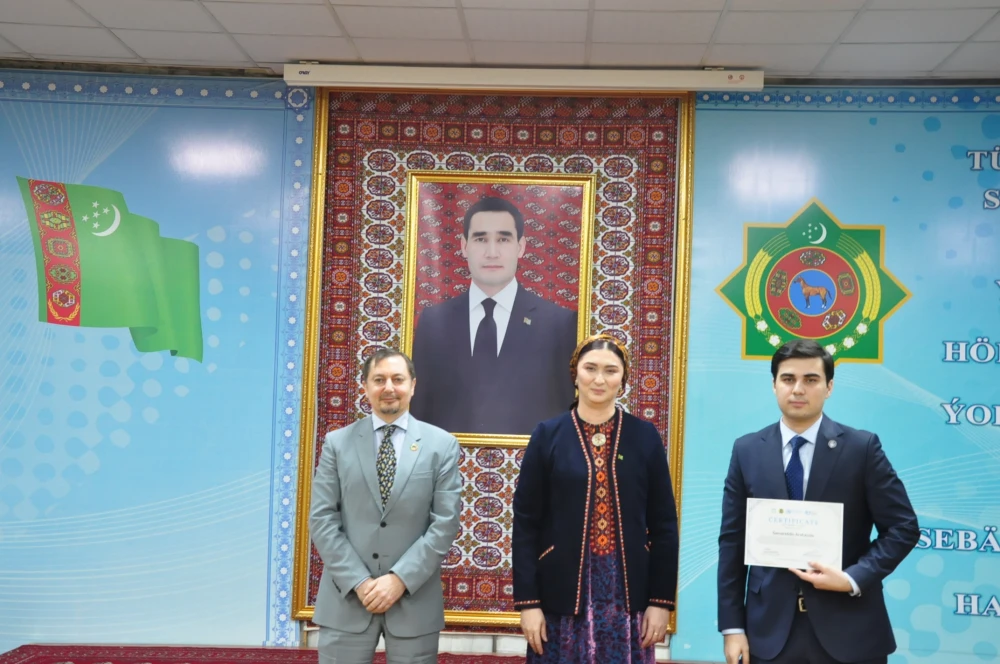 Merkezi Aziýanyň ýaş diplomatlary we döwlet gullukçylary üçin ikinji  sebitleýin okuw maslahatynyň ýapylyş dabarasy