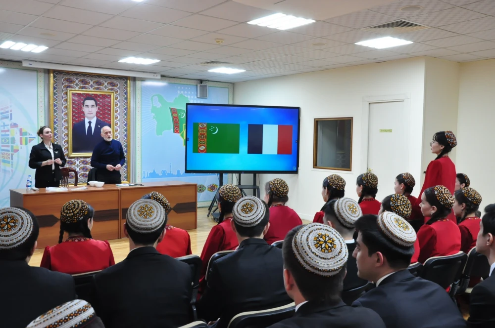 СТУДЕНТЫ НАЦИОНАЛЬНОЙ ШКОЛЫ ТУРКМЕНСКОЙ ДИПЛОМАТИИ ПРИНЯЛИ УЧАСТИЕ В ОТБОРОЧНЫХ ТУРАХ КОНКУРСА «ФРАНКОФОНИЯ-2026»