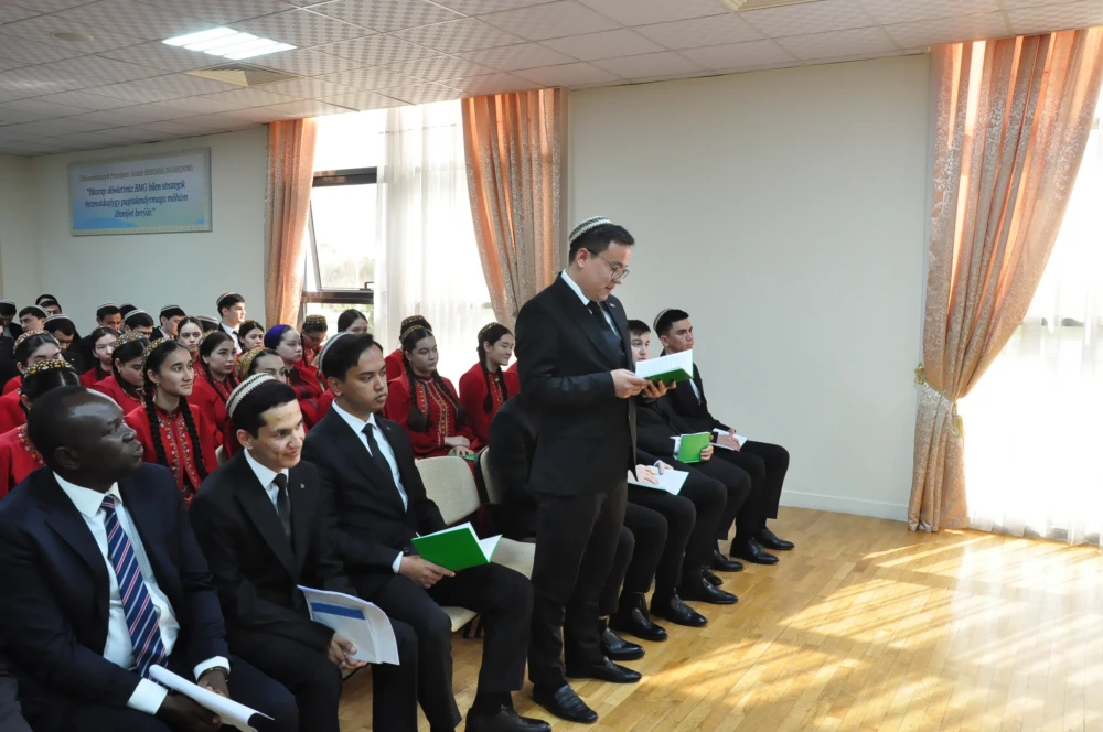 UGANDA RESPUBLIKASYNYŇ WEKILLERI BILEN GEÇIRILEN OKUW SAPAGY