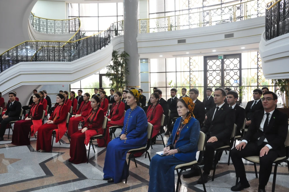 ОКЕАН МУДРОСТИ И КРАСОТЫ: В ИНСТИТУТЕ ОТМЕТИЛИ ДЕНЬ АРАБСКОГО ЯЗЫКА